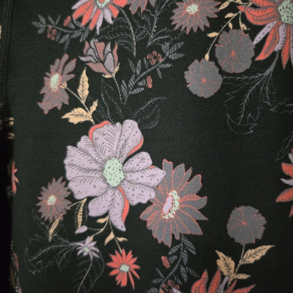 SO - Women's Black Athletic Leggings With Lavender Floral Details. Size - M - Picture 4 of 9